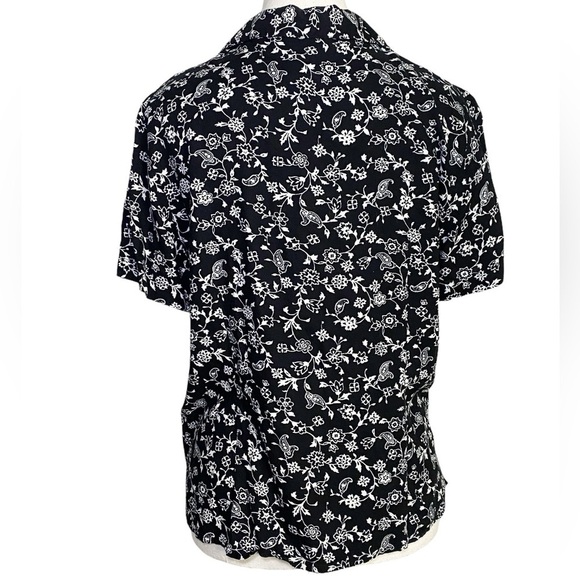 Sag Harbor Black and White Floral Button Down Short Sleeve Blouse - Picture 2 of 11